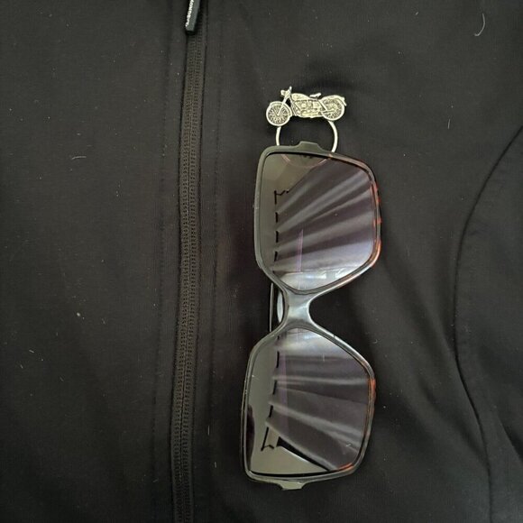 Motorcycle CRUISER BIKER PIN WITH SUNGLASS HOLDER ** MADE IN USA ** - Picture 2 of 7